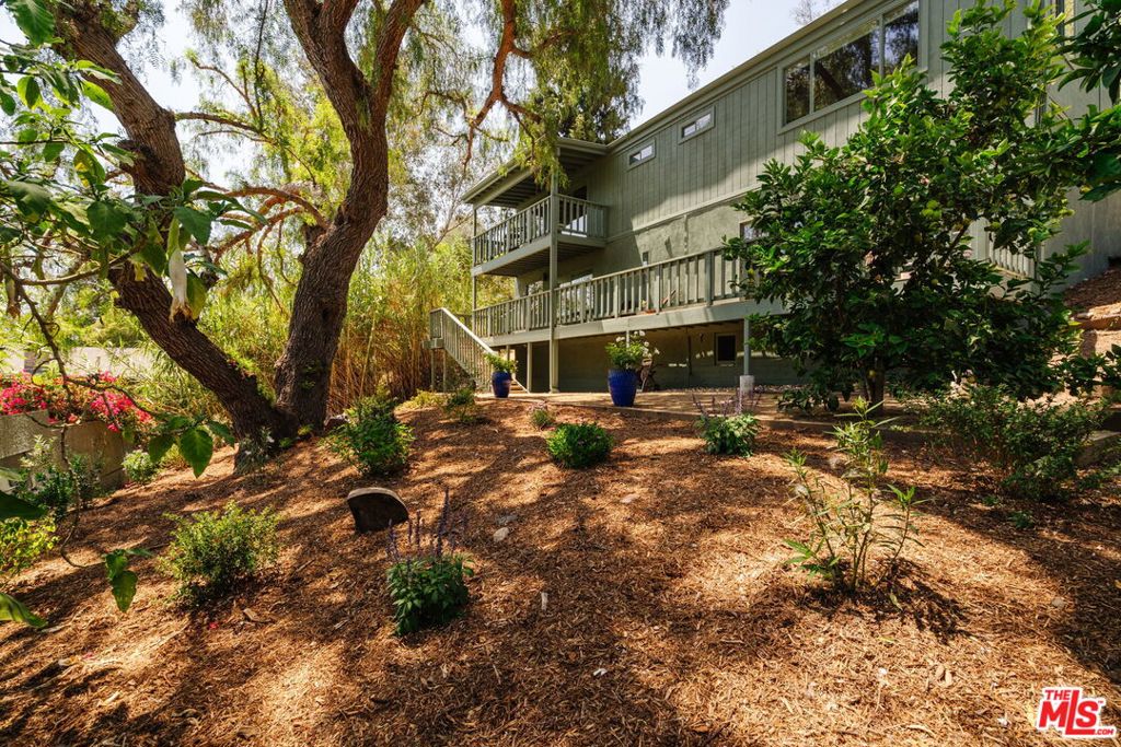 3958 Glenalbyn Drive