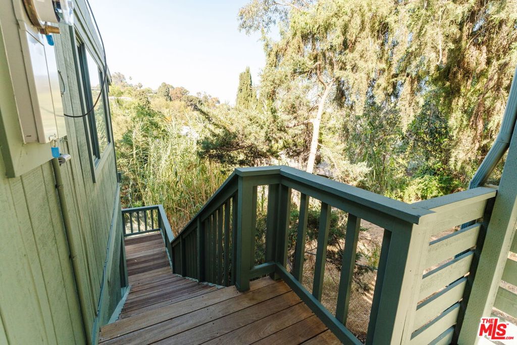 3958 Glenalbyn Drive