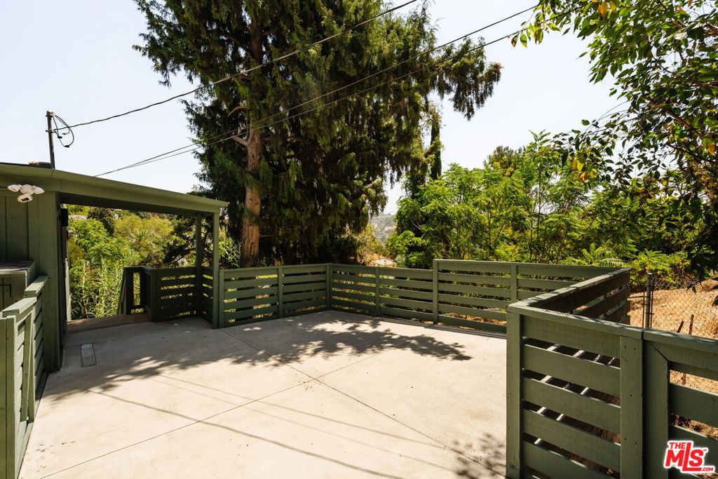 3958 Glenalbyn Drive
