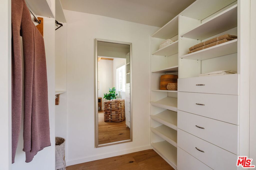 3958 Glenalbyn Drive