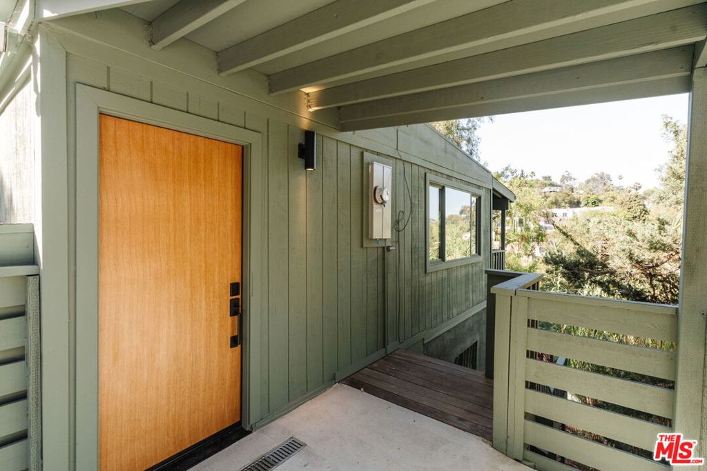 3958 Glenalbyn Drive
