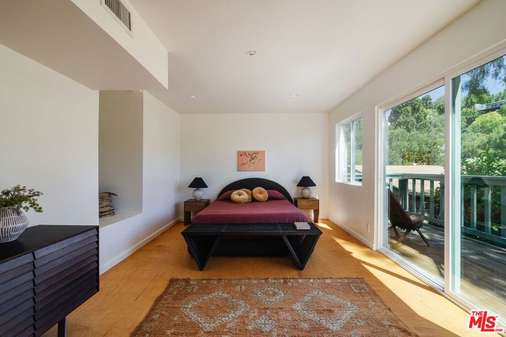 3958 Glenalbyn Drive
