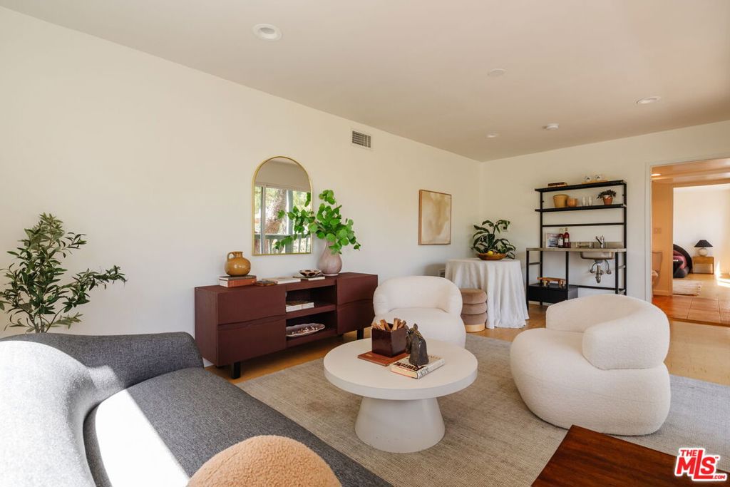 3958 Glenalbyn Drive