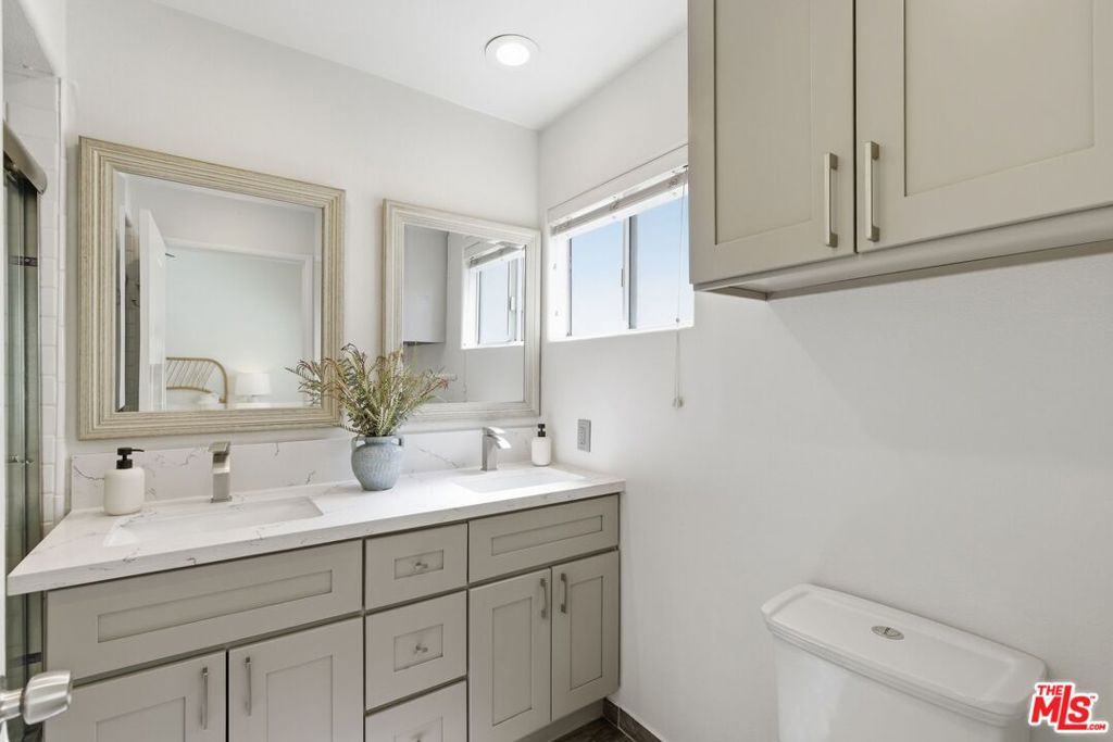 11110 Camarillo Street 122