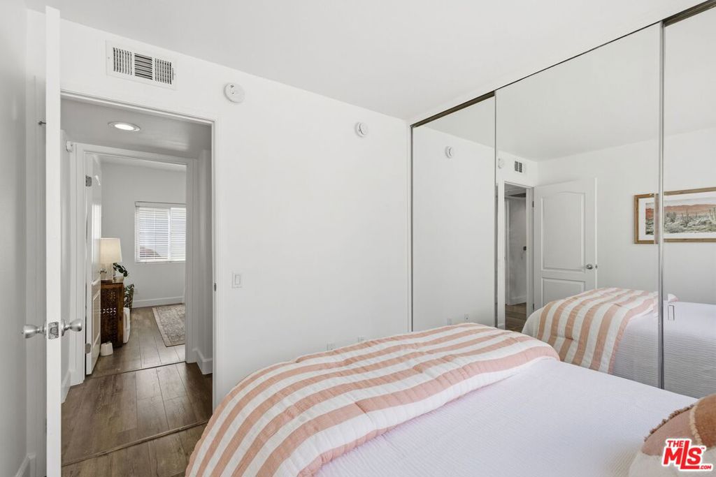 11110 Camarillo Street 122