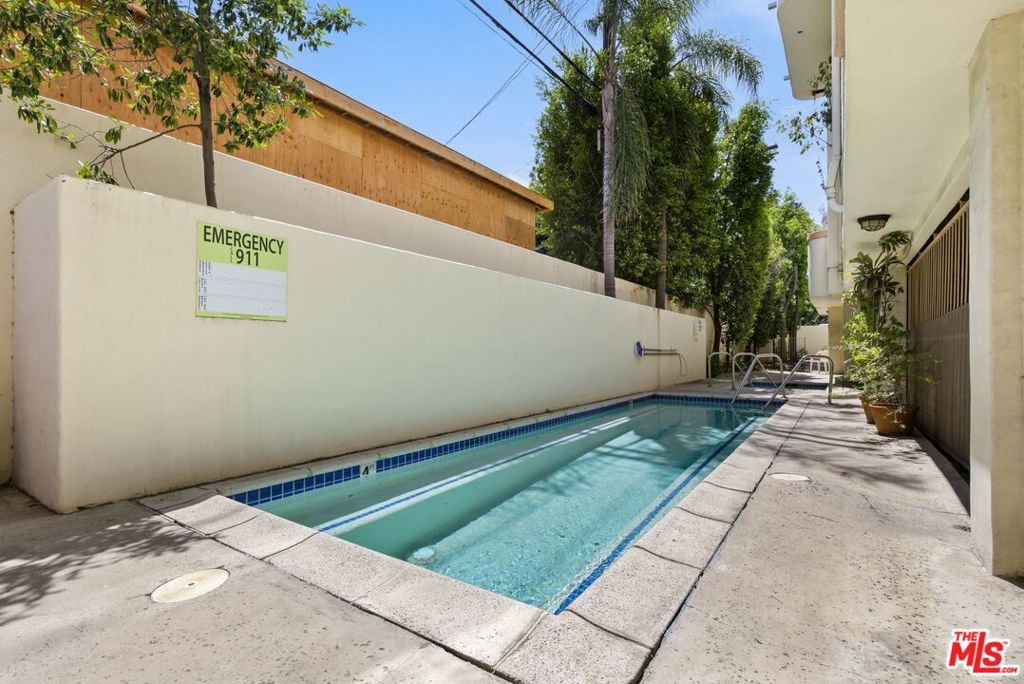 11110 Camarillo Street 122
