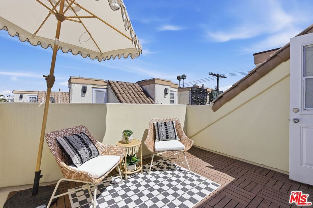 11110 Camarillo Street 122