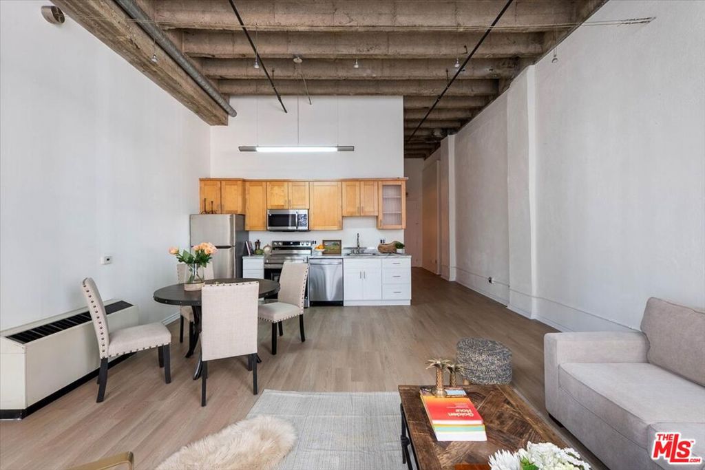 312 W 5th Street 222