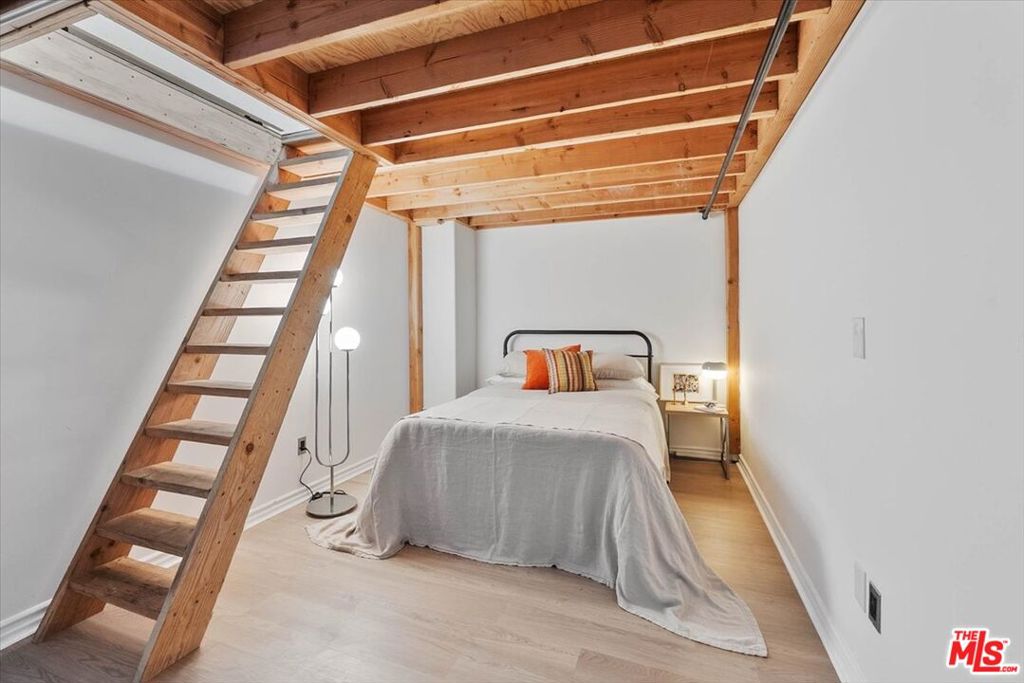 312 W 5th Street 222