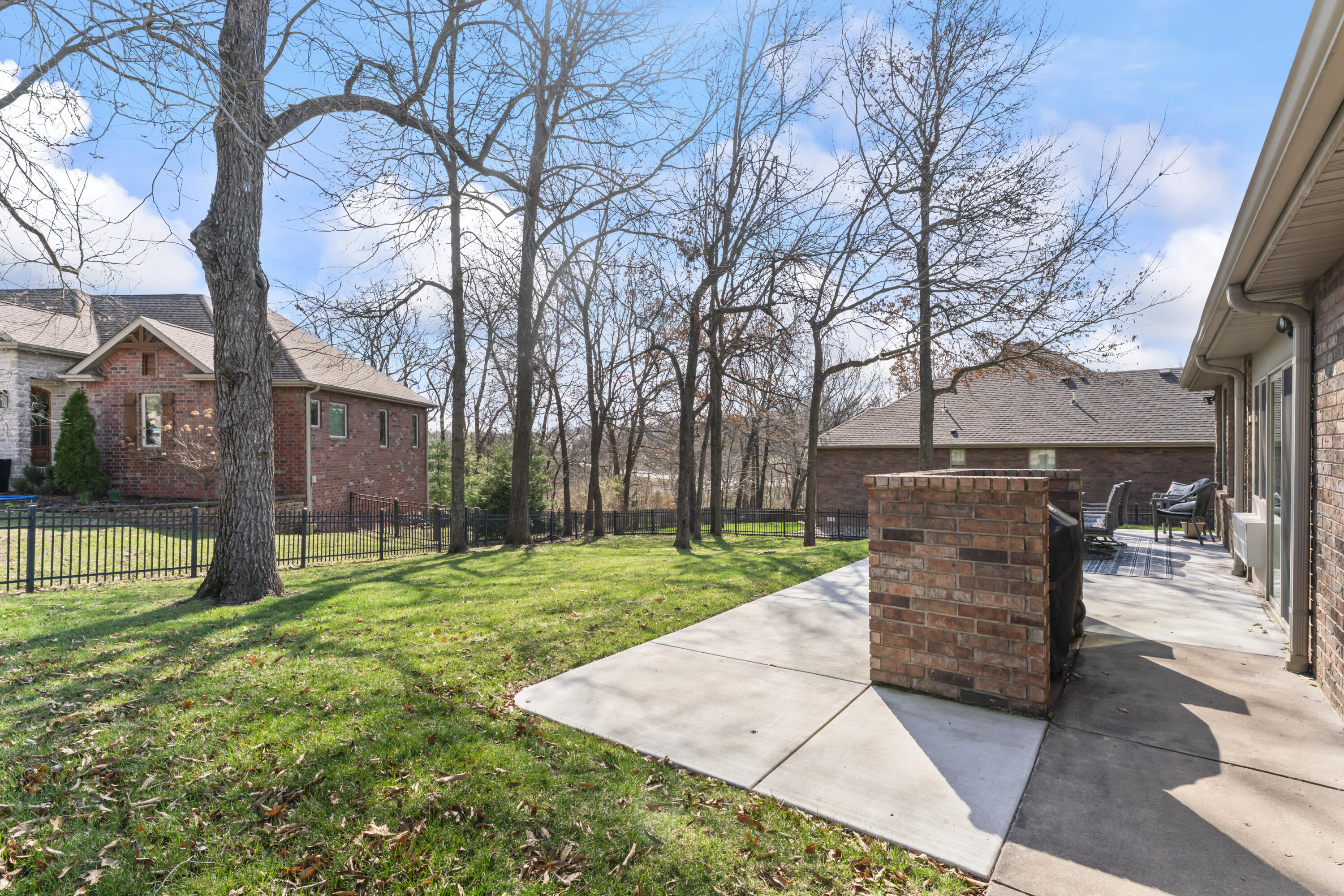 5348 S Woodfield Avenue