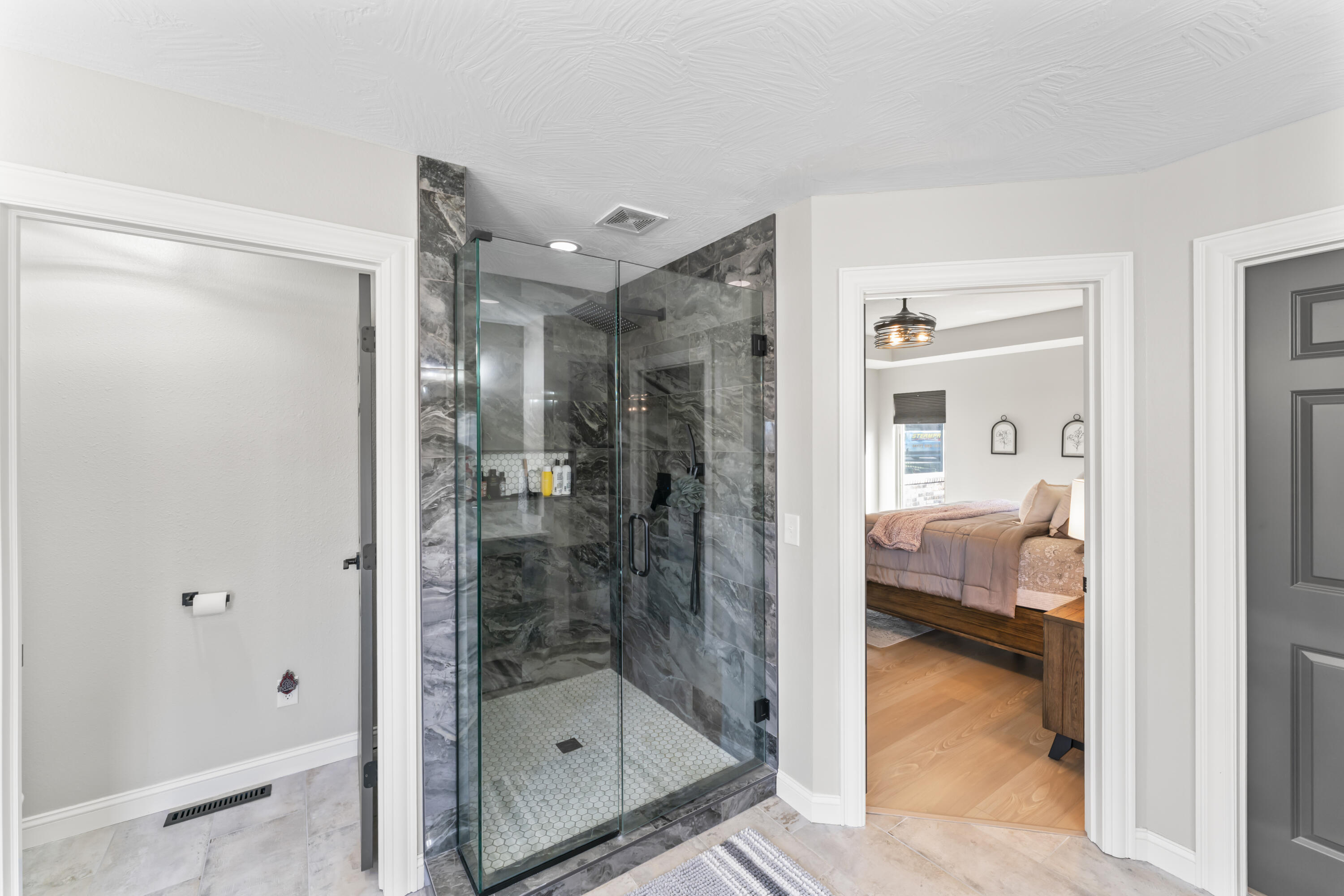 5348 S Woodfield Avenue