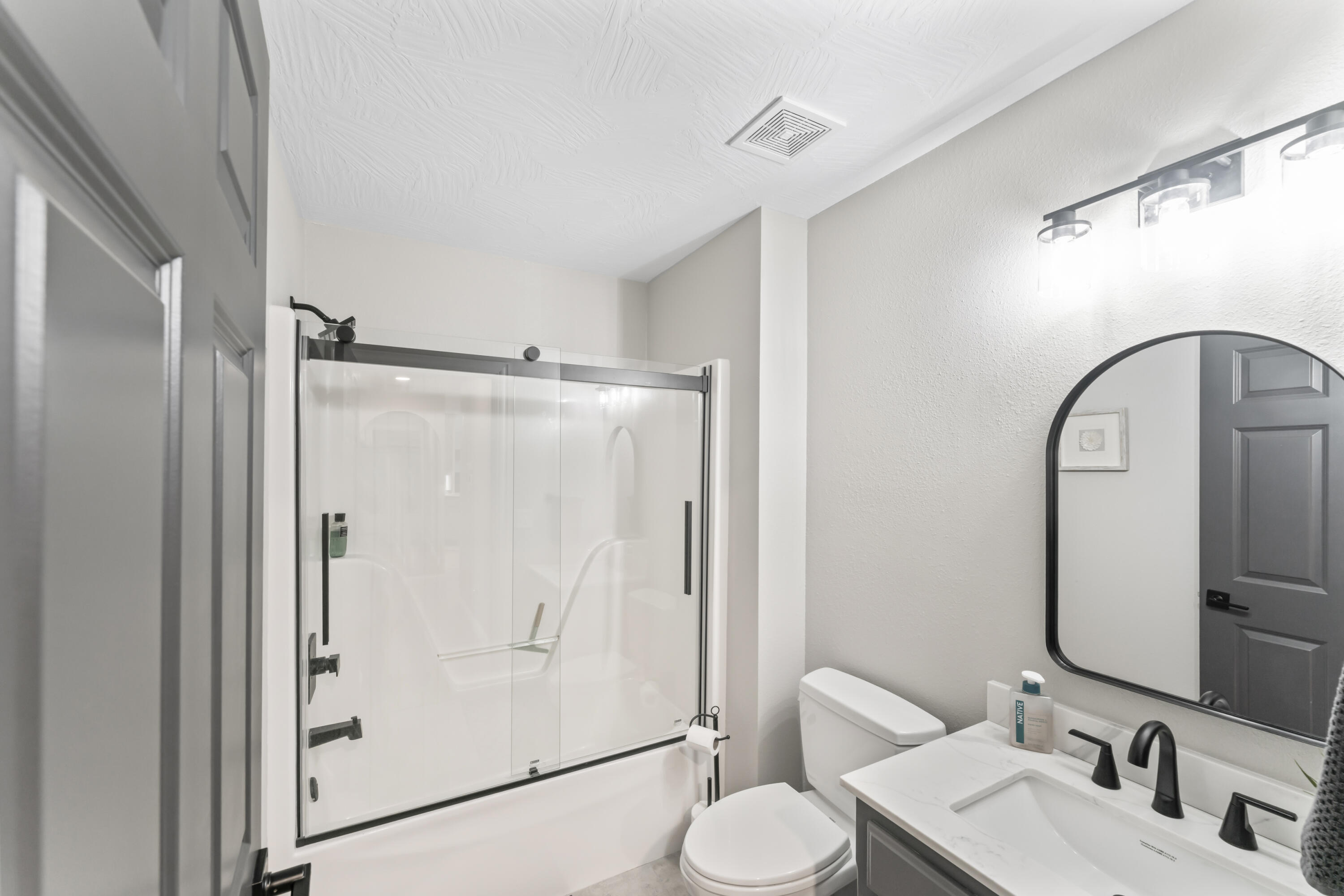 5348 S Woodfield Avenue