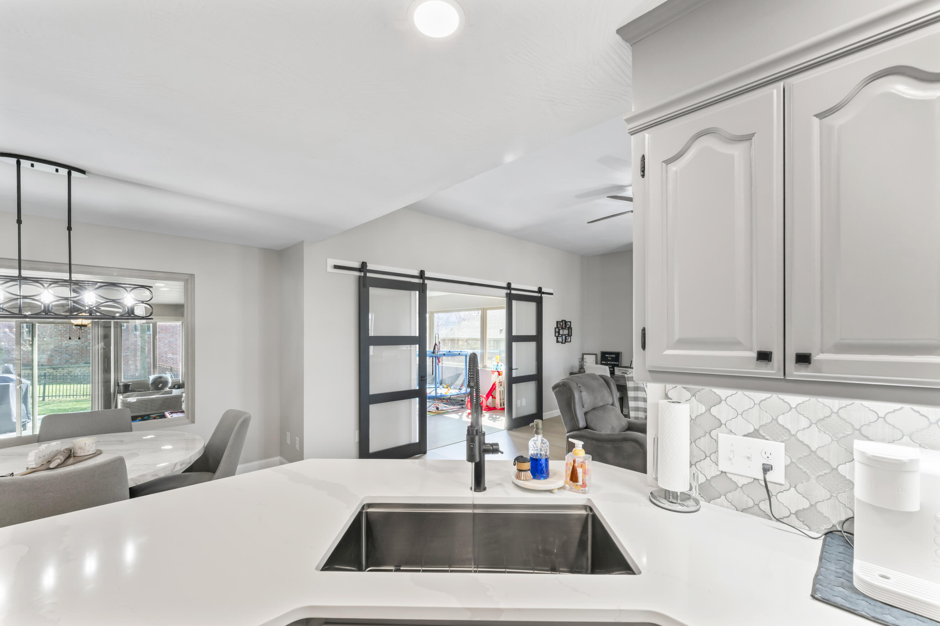 5348 S Woodfield Avenue