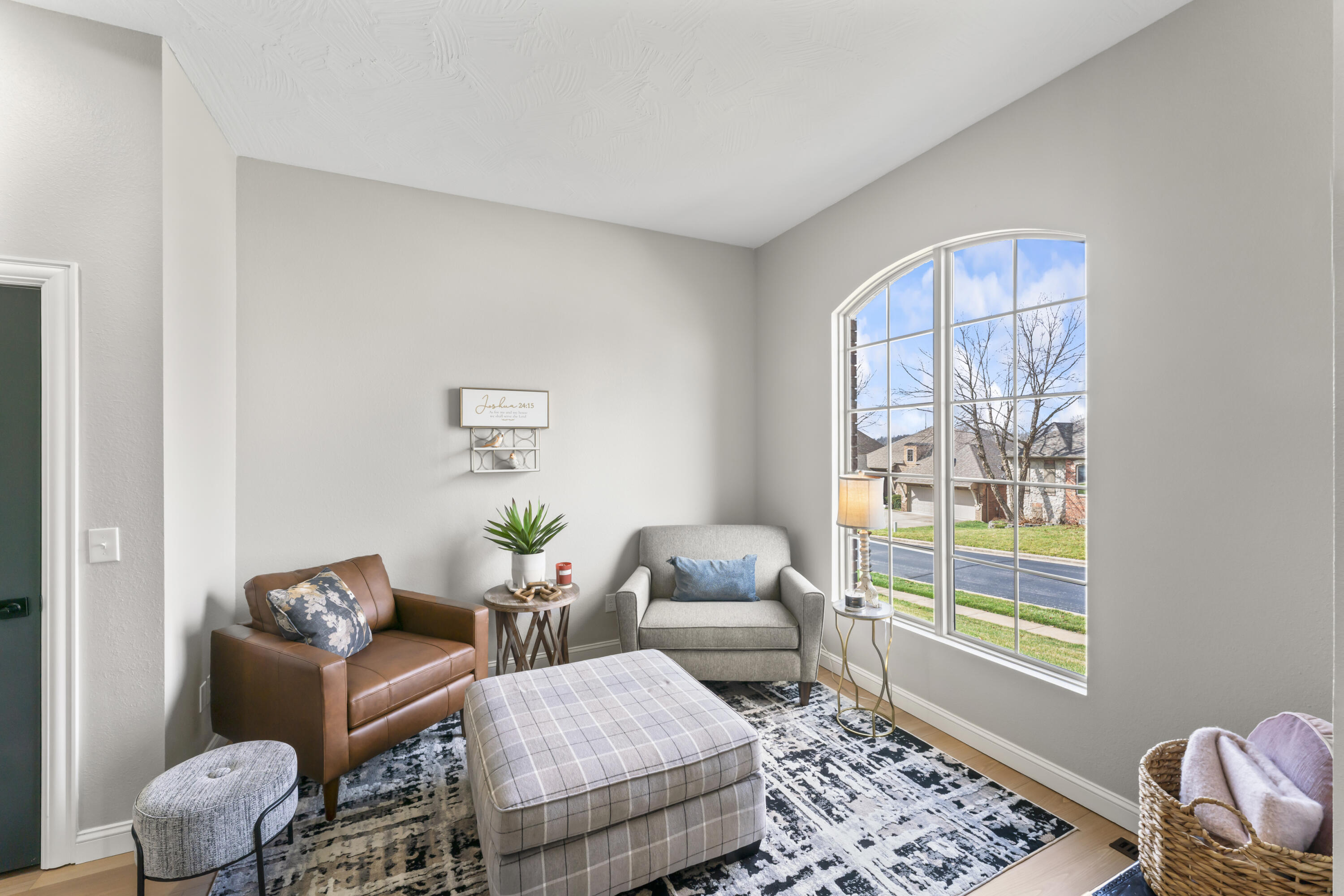 5348 S Woodfield Avenue