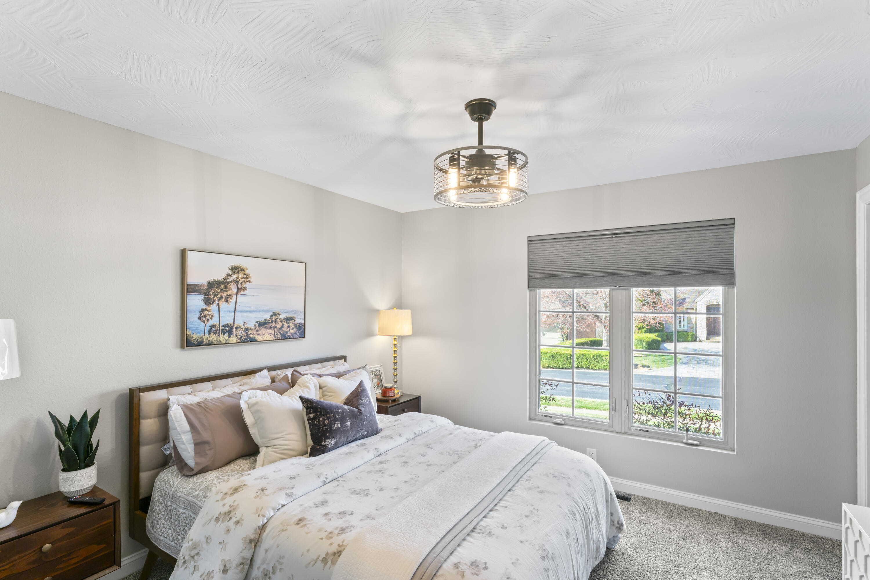 5348 S Woodfield Avenue