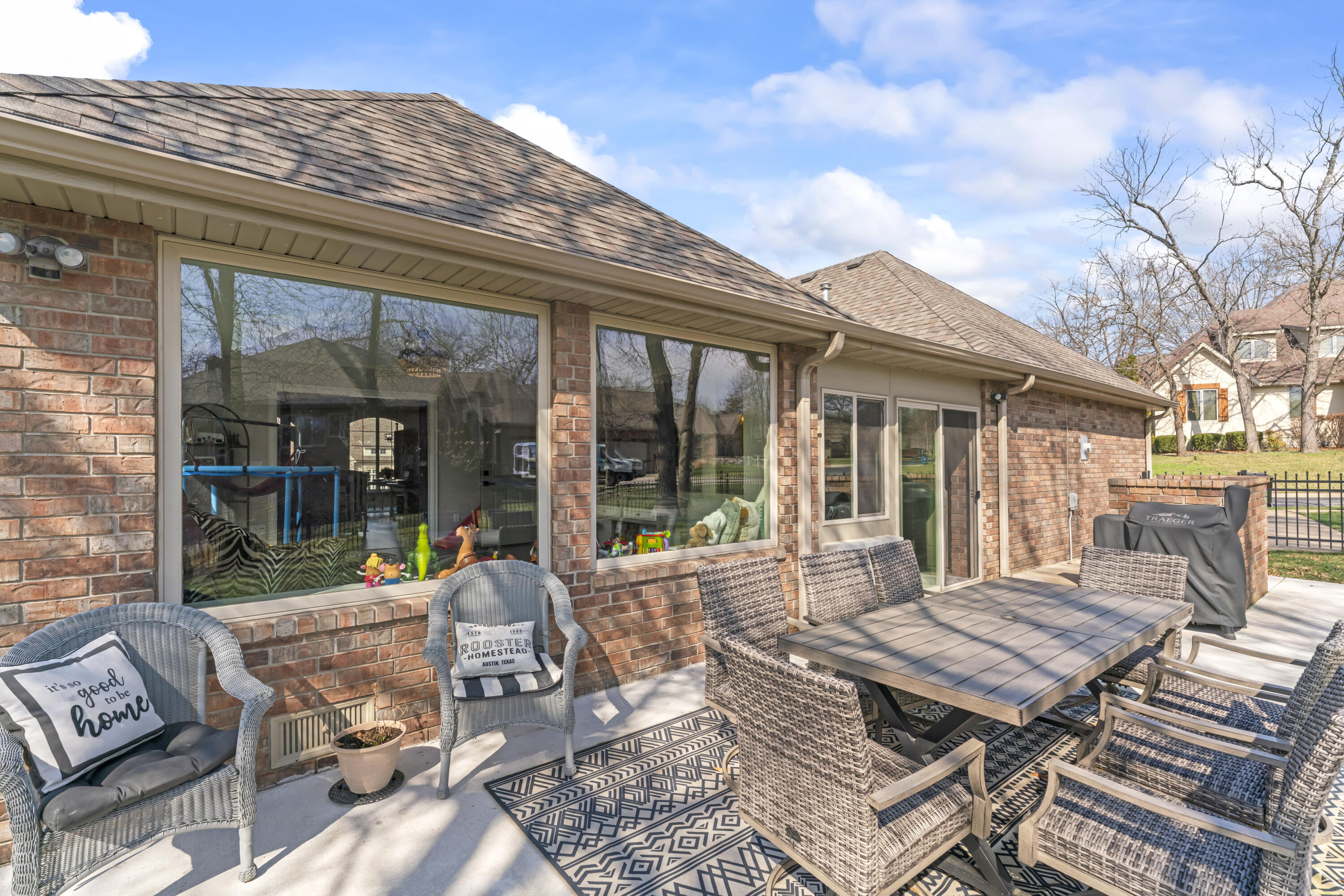 5348 S Woodfield Avenue