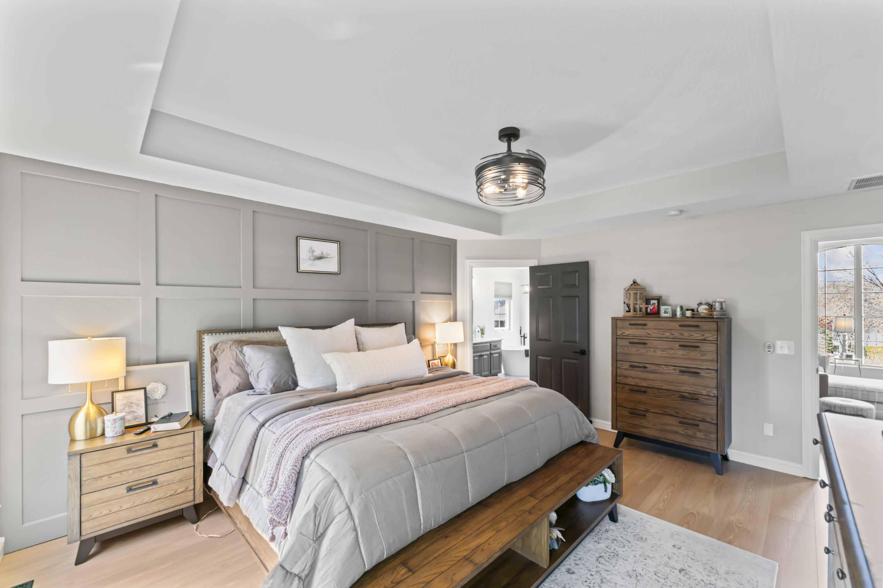 5348 S Woodfield Avenue