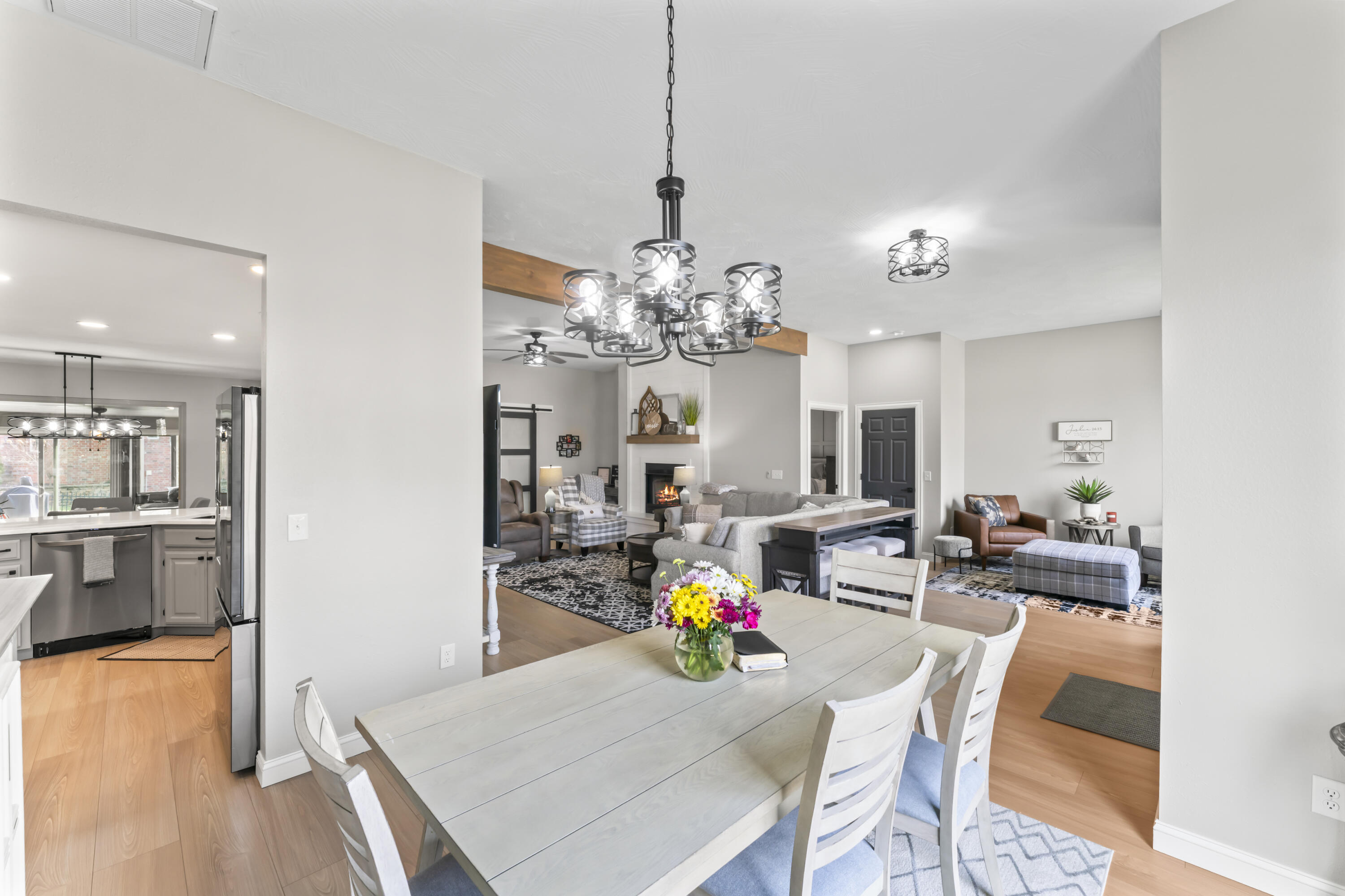 5348 S Woodfield Avenue