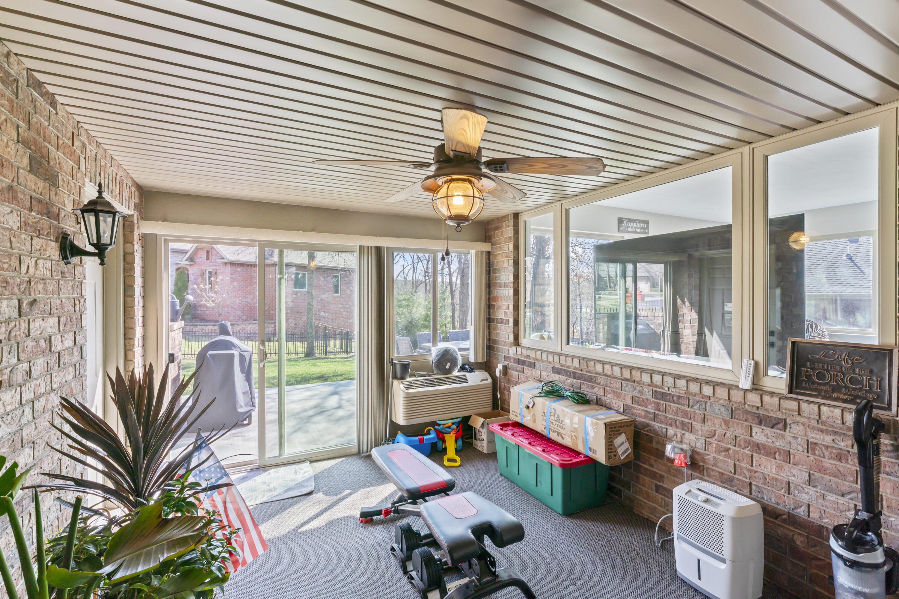 5348 S Woodfield Avenue