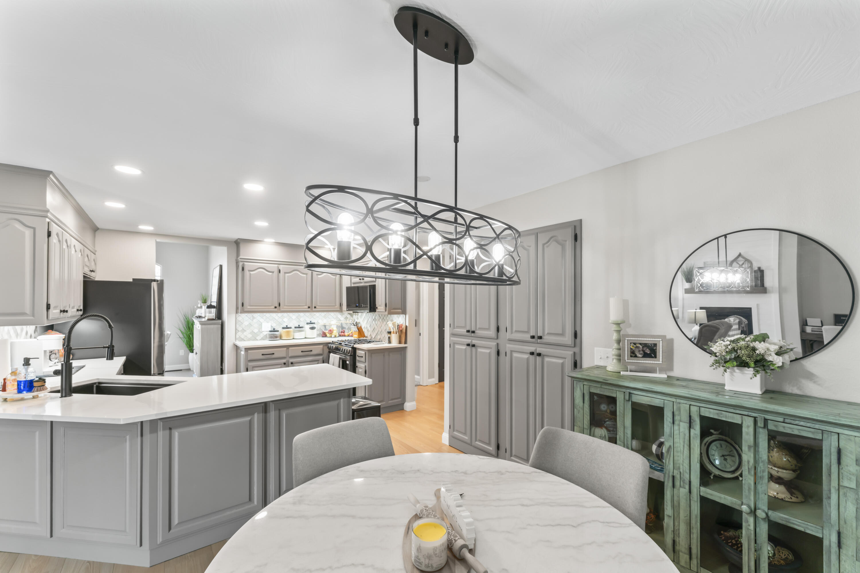 5348 S Woodfield Avenue