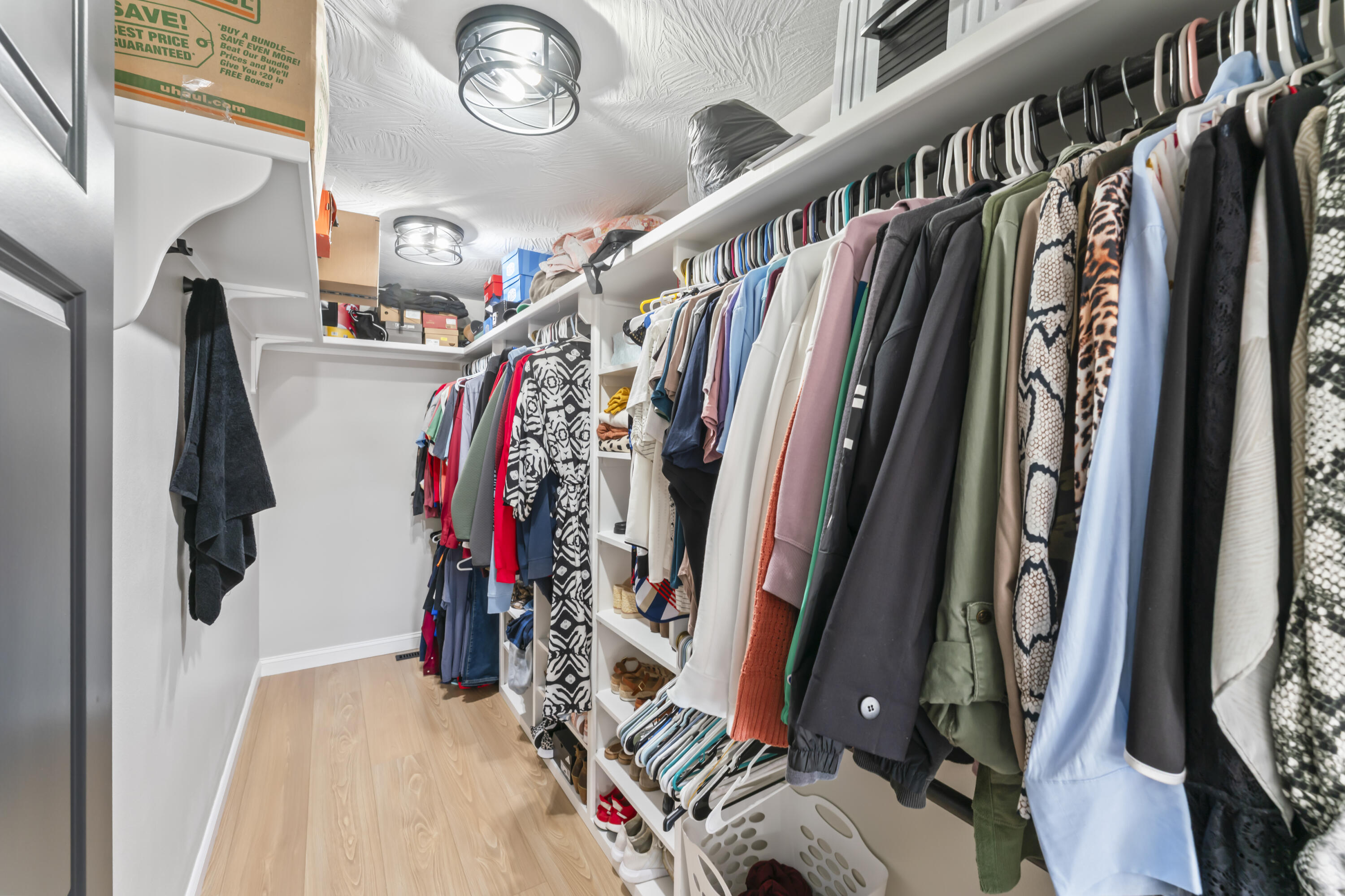 5348 S Woodfield Avenue