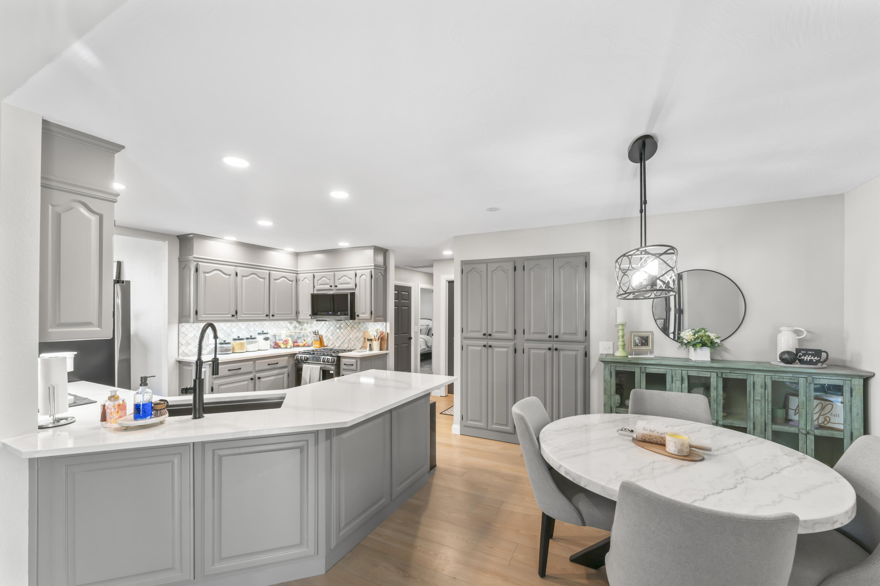 5348 S Woodfield Avenue