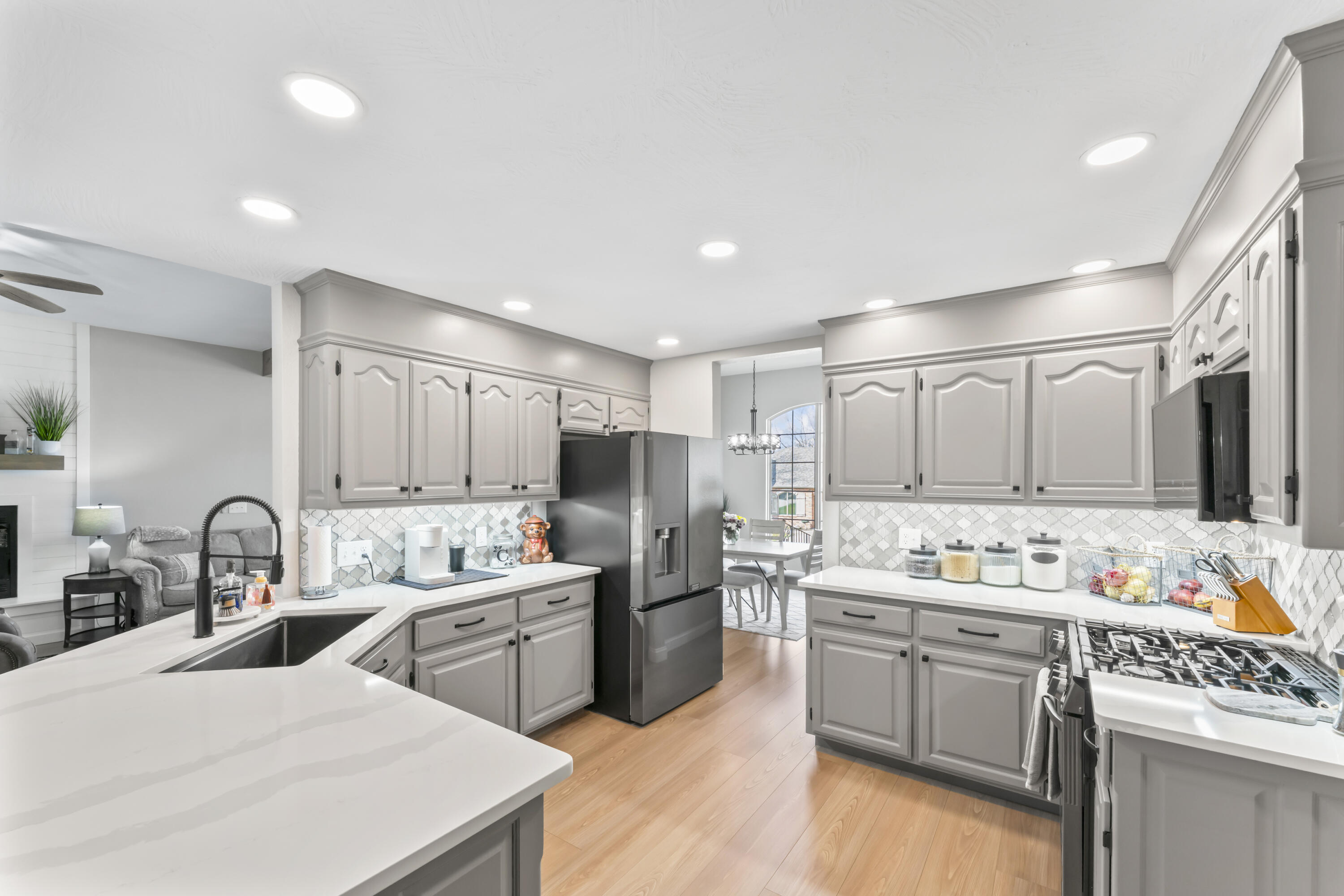 5348 S Woodfield Avenue