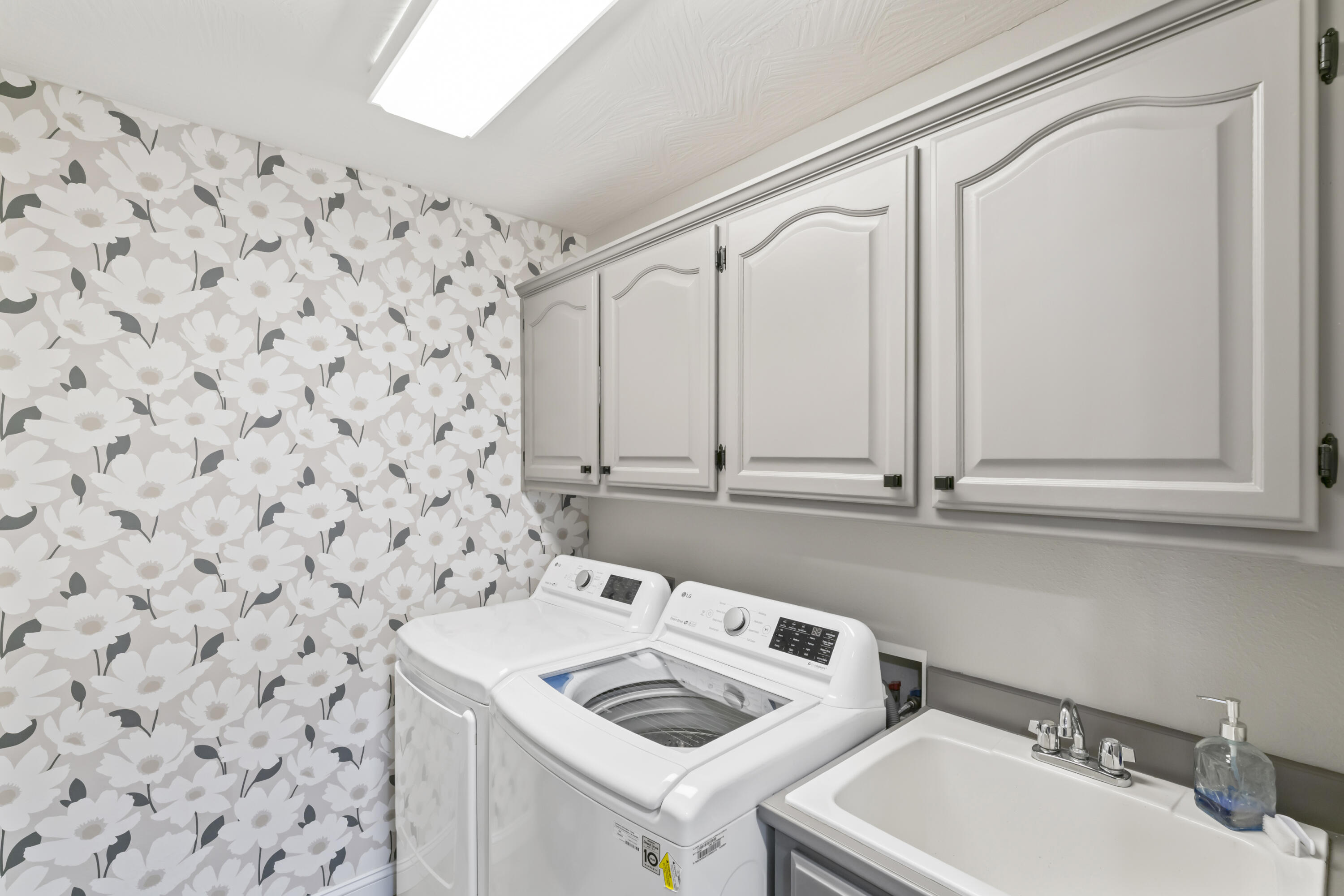 5348 S Woodfield Avenue