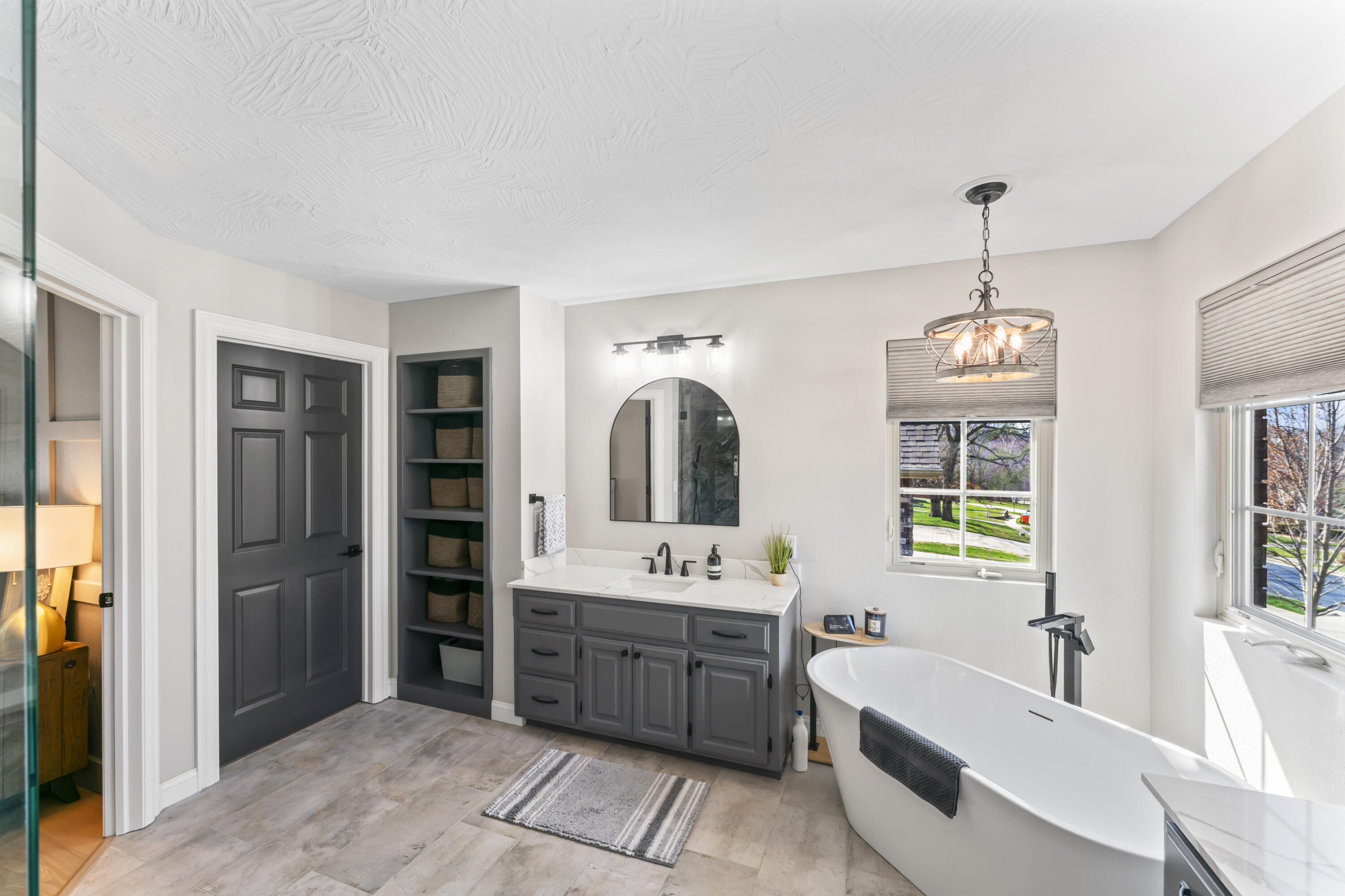 5348 S Woodfield Avenue