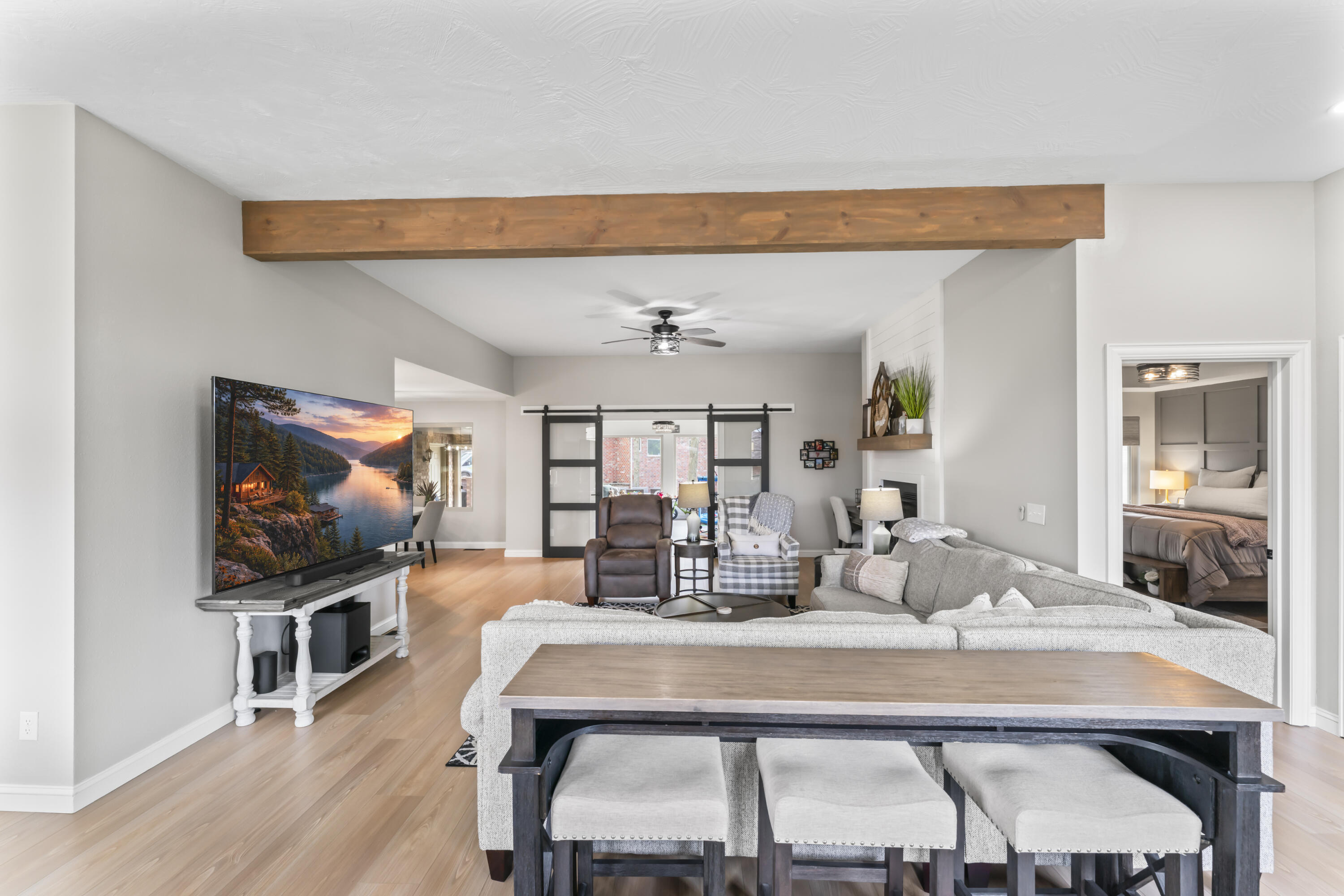 5348 S Woodfield Avenue