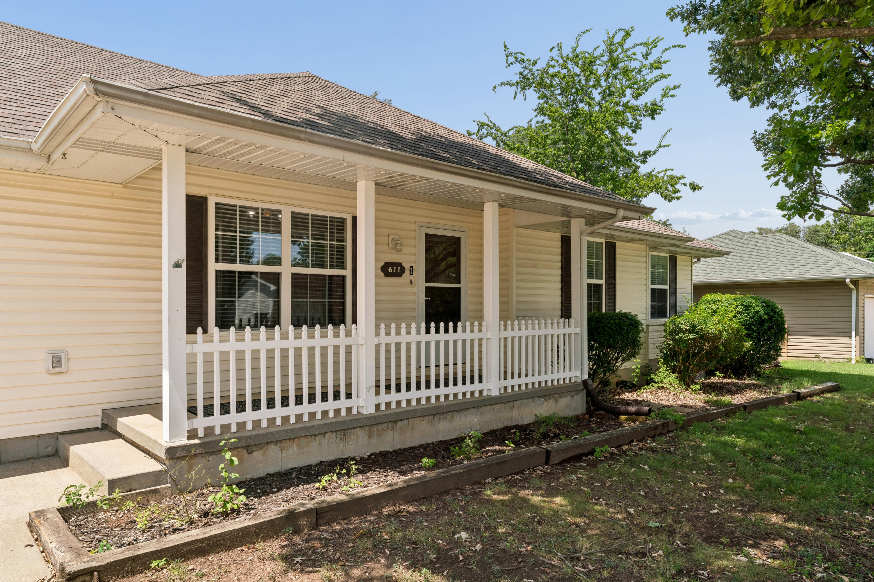 611 S Countryside Avenue