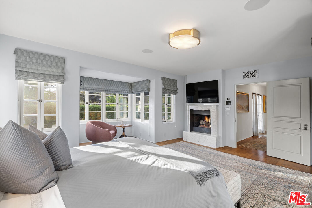 523 N Roxbury Dr