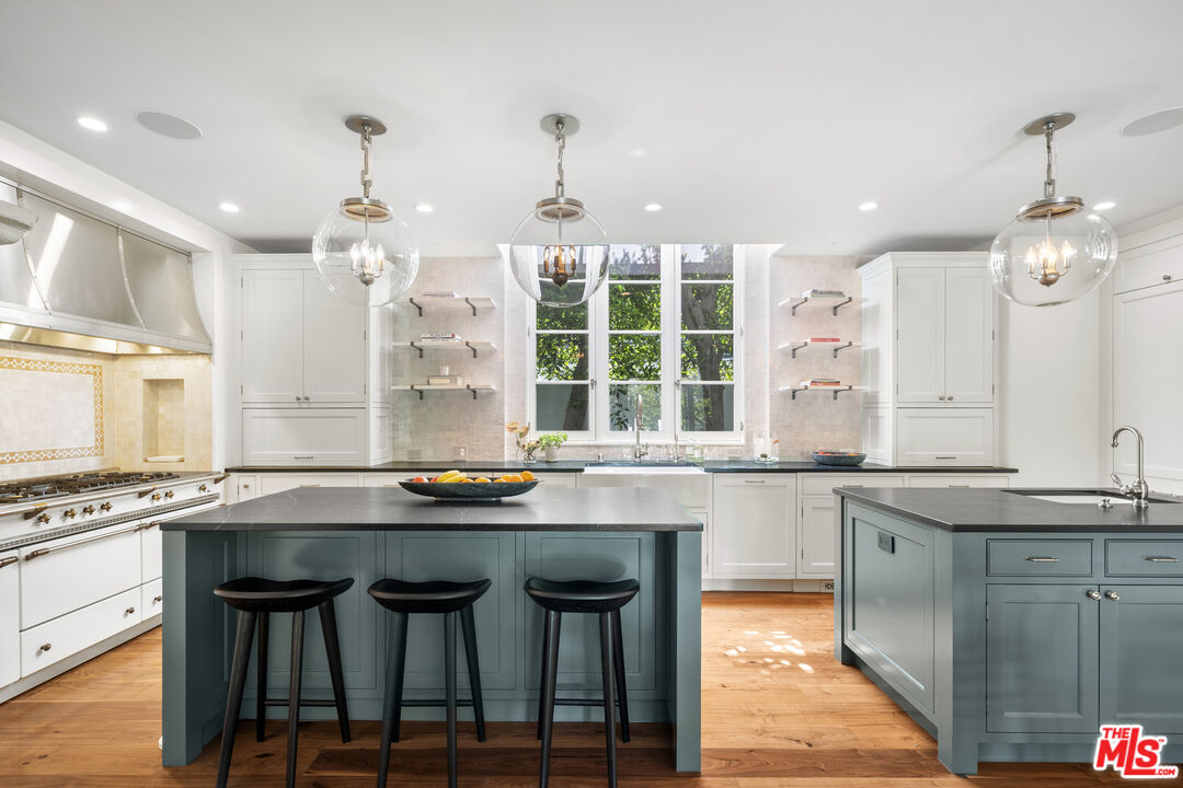 523 N Roxbury Dr