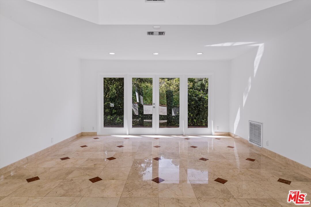 2332 Malaga Rd