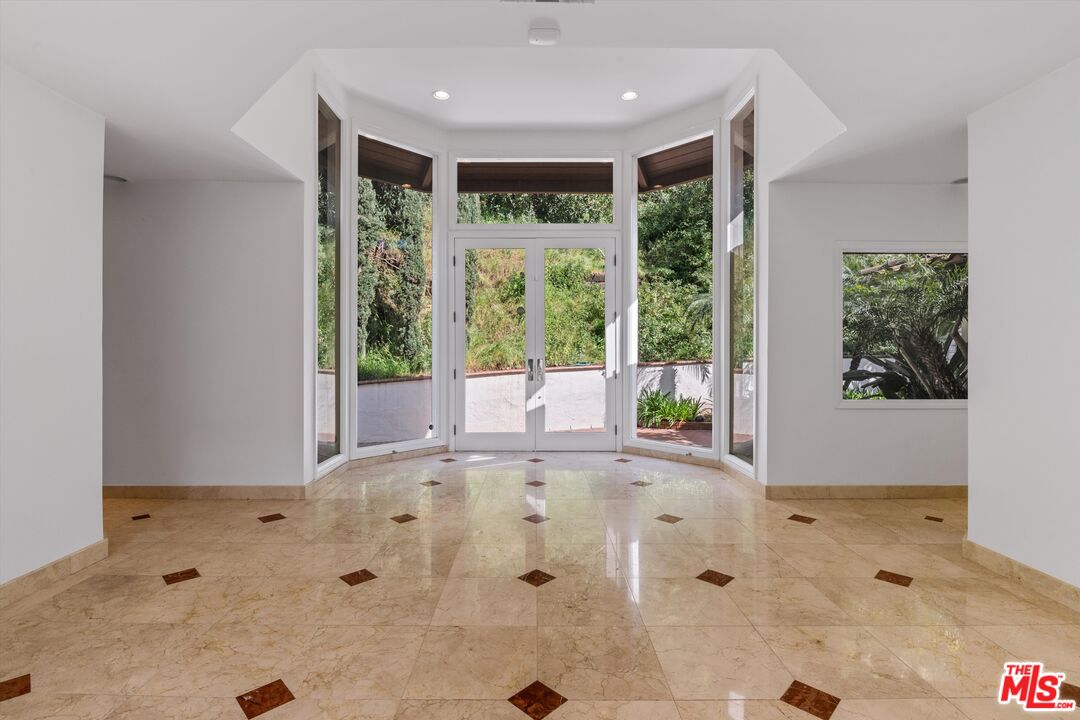 2332 Malaga Rd