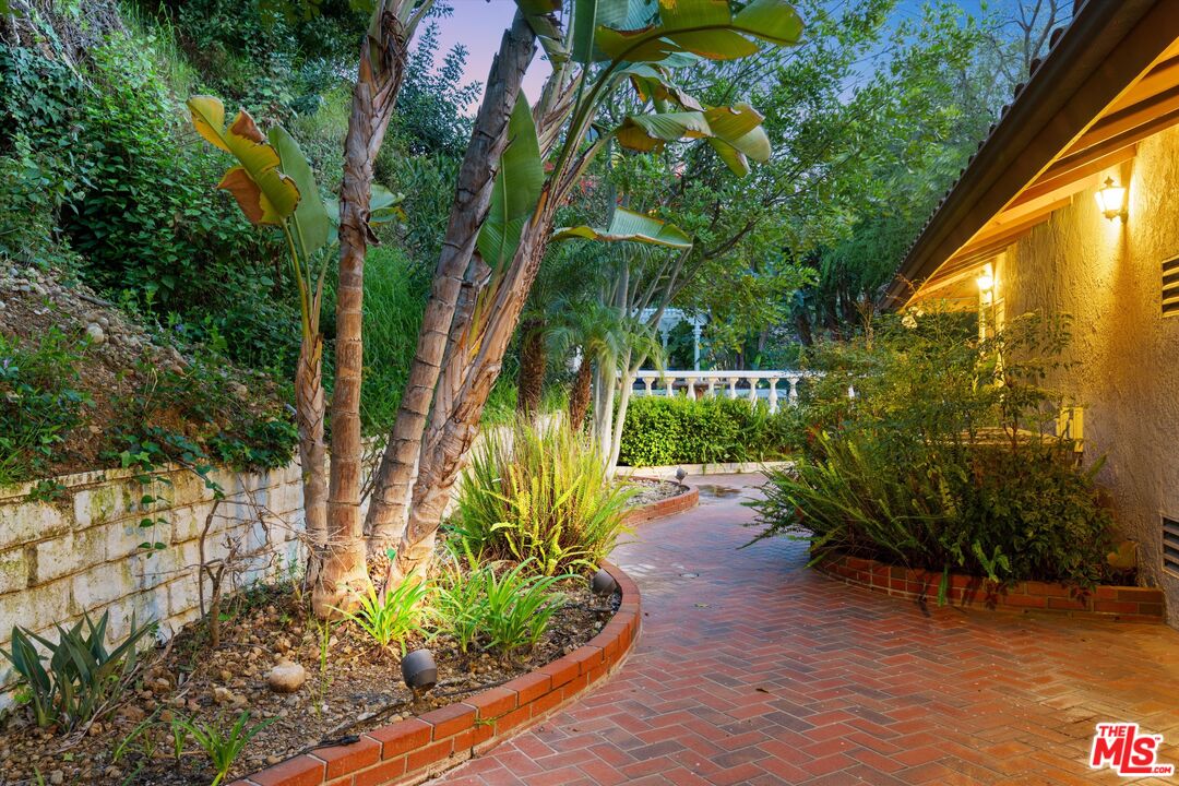 2332 Malaga Rd