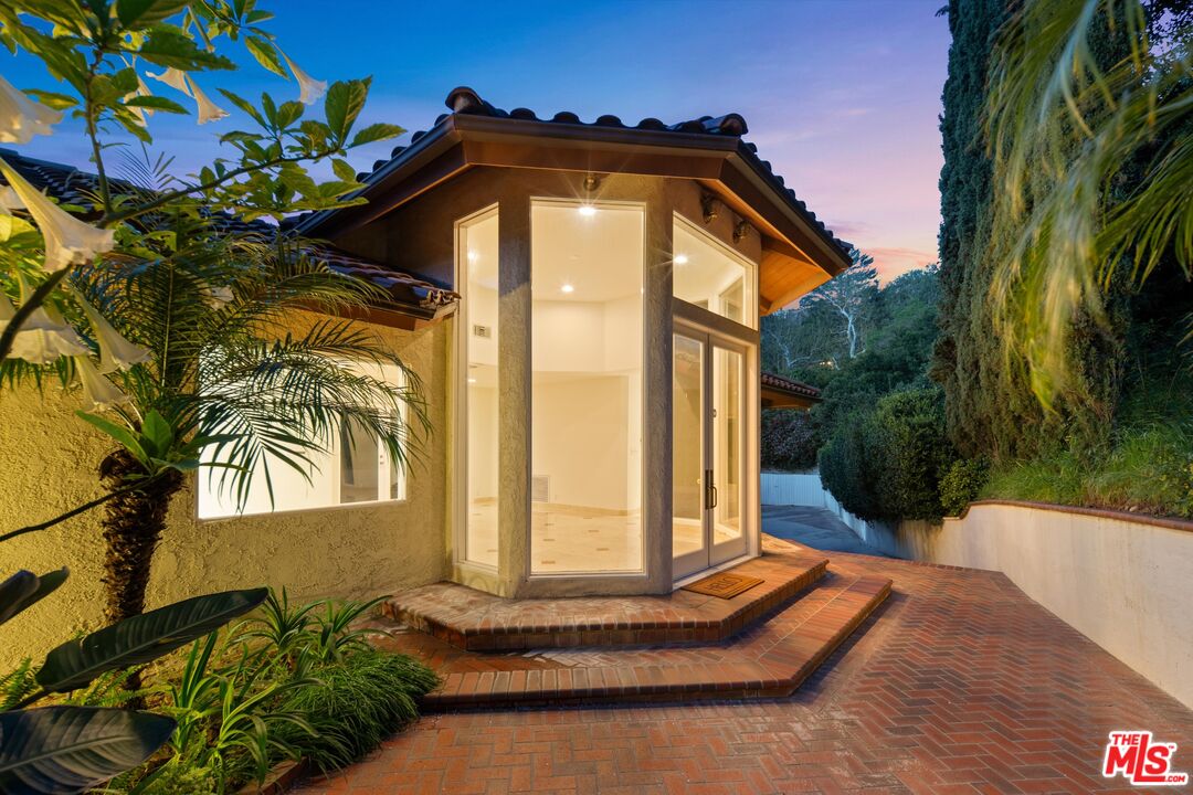 2332 Malaga Rd