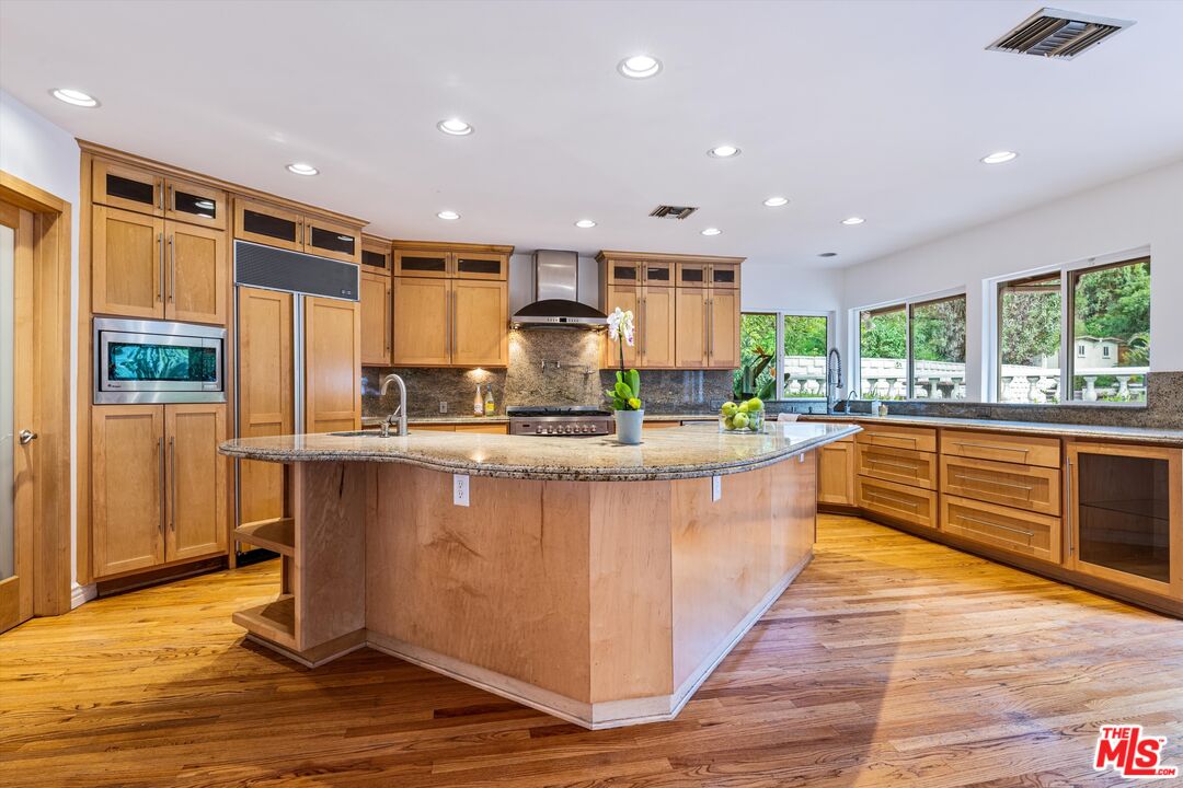 2332 Malaga Rd