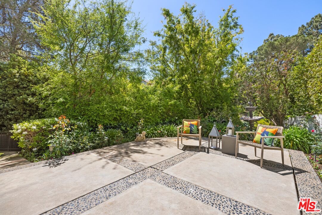 1163 Angelo Dr