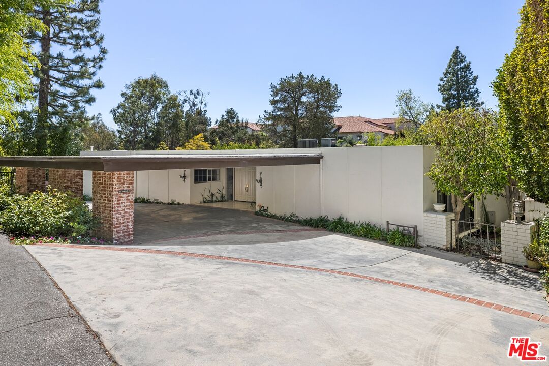 1163 Angelo Dr