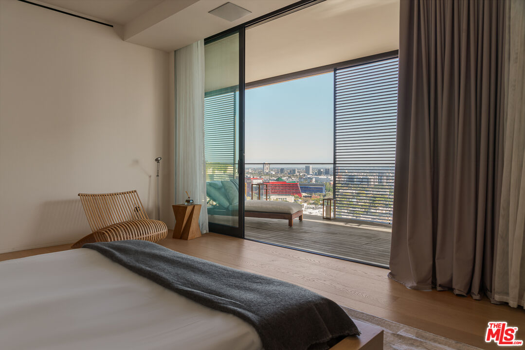 9040 W Sunset Blvd Unit: 1001