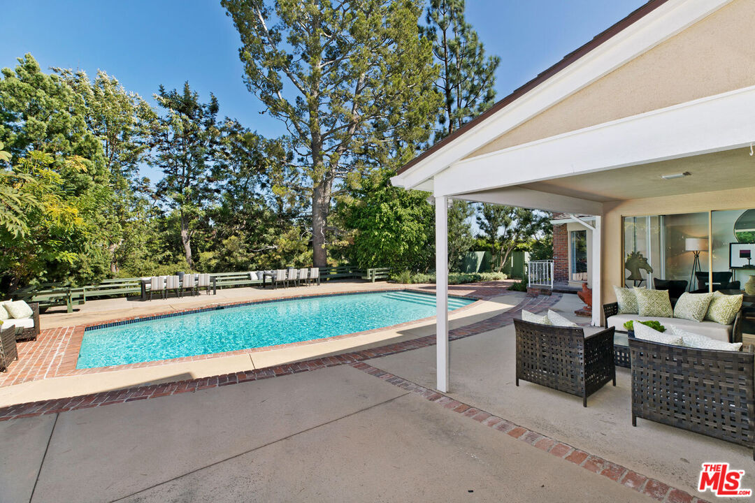 1052 Marilyn Dr