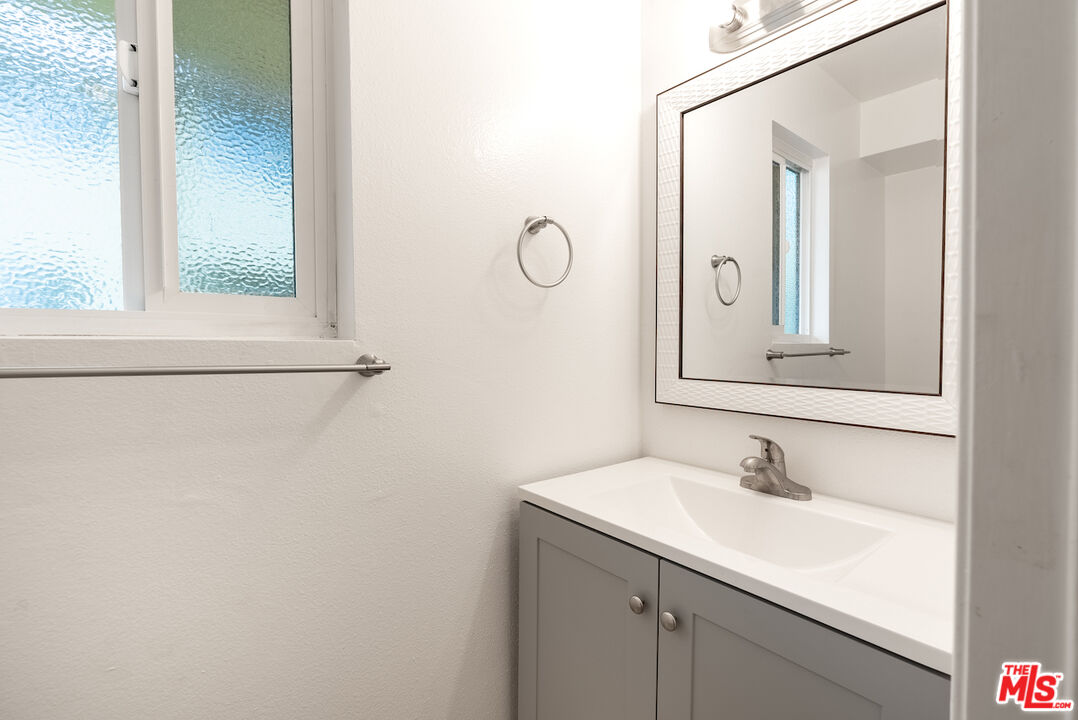 23001 Del Valle St Unit: 21