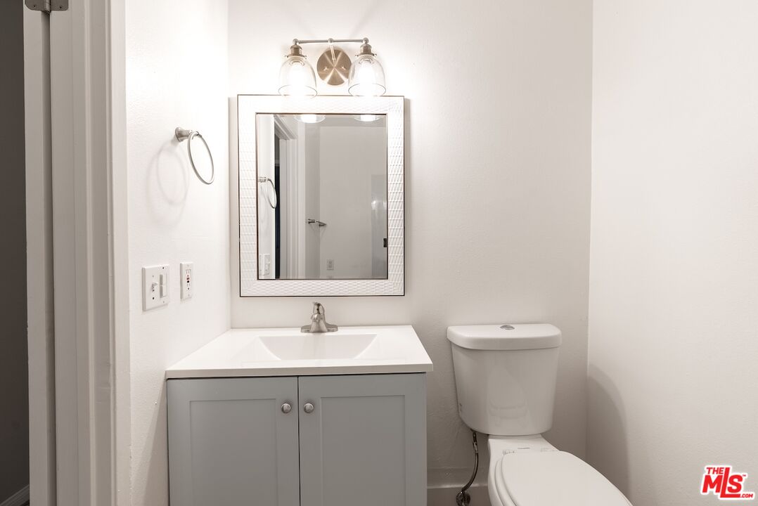 23001 Del Valle St Unit: 21