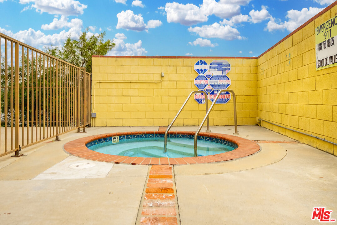 23001 Del Valle St Unit: 21