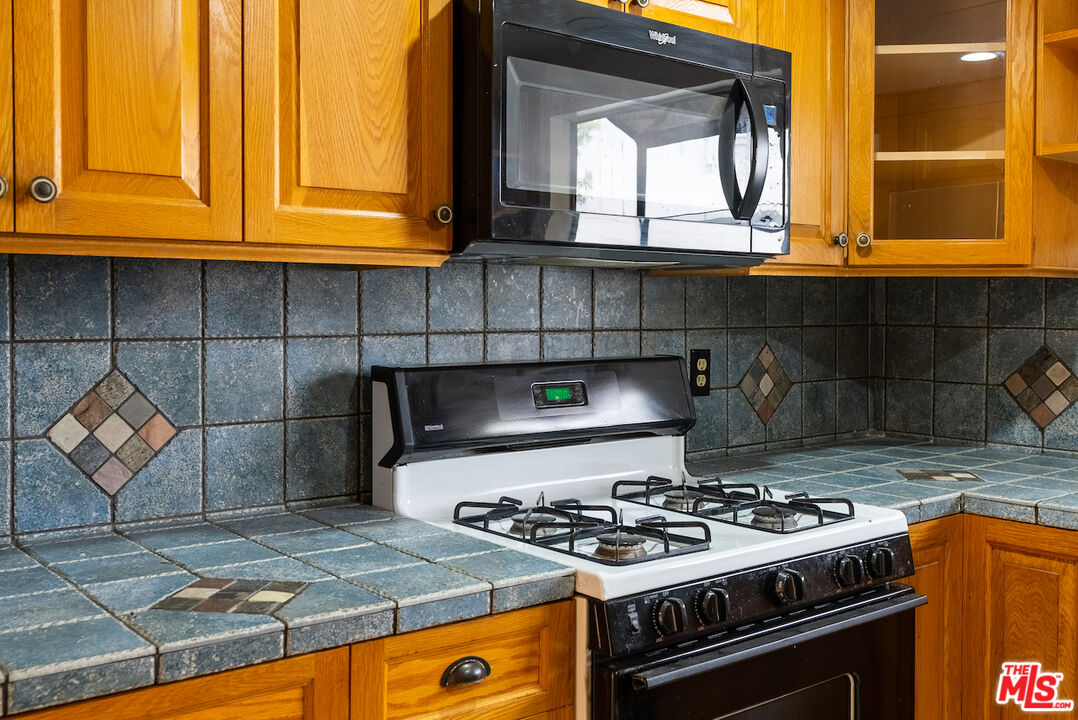 23001 Del Valle St Unit: 21