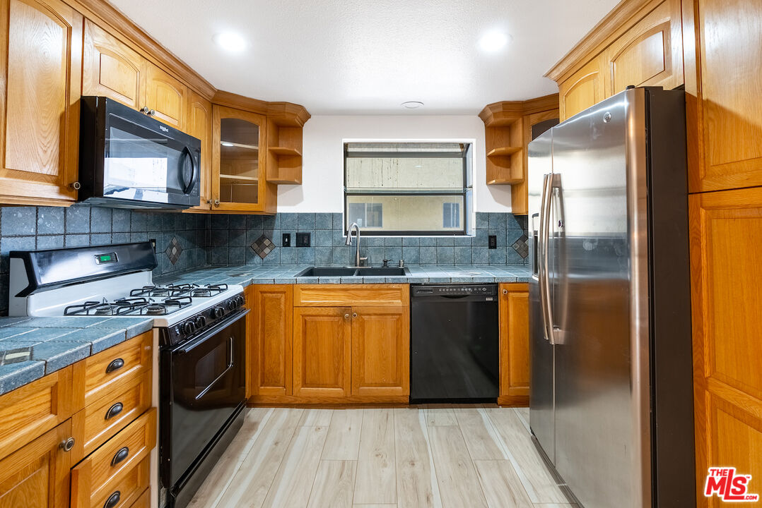 23001 Del Valle St Unit: 21