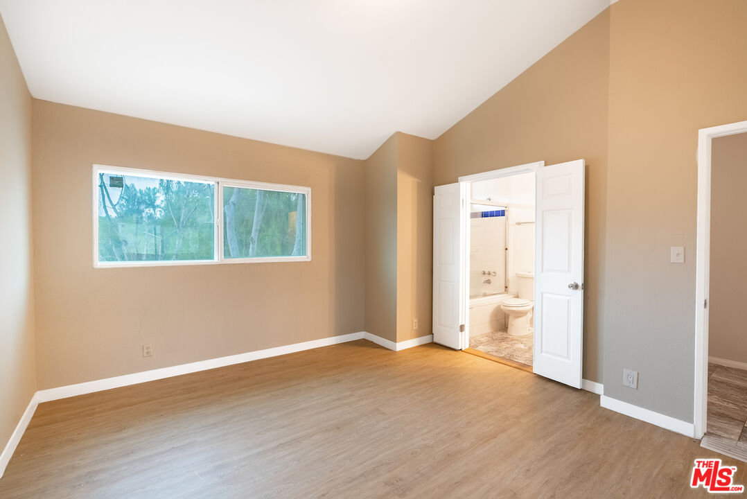 23001 Del Valle St Unit: 21