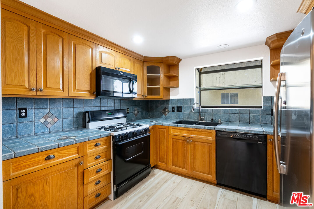 23001 Del Valle St Unit: 21