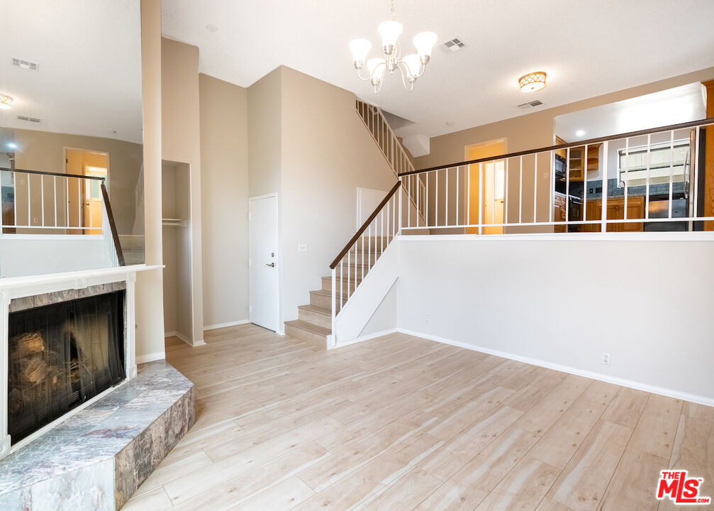 23001 Del Valle St Unit: 21